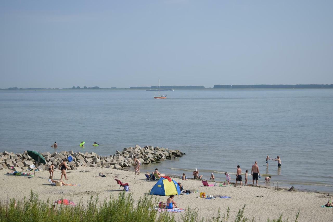 Kleintje Beer Villa Baarland Exteriör bild